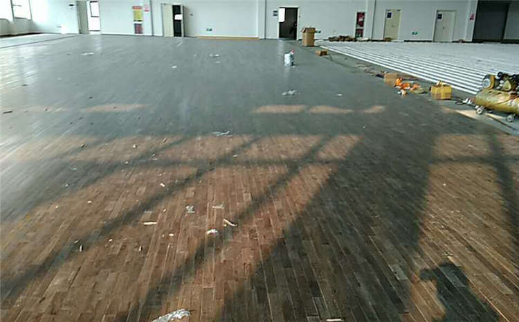 體育運(yùn)動(dòng)木地板原木色差，為什么不同？