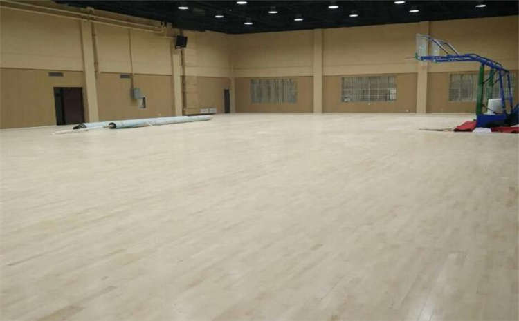 歐氏學校體育館實木地板一般多少錢？