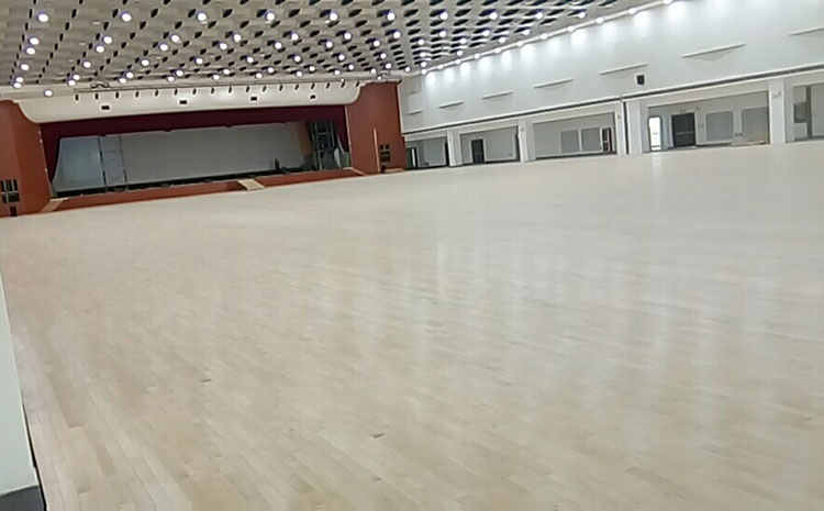 體育館鋪運(yùn)動(dòng)木地板對(duì)女性有哪些好處