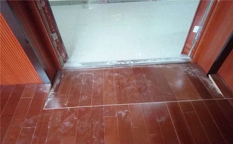 運(yùn)動(dòng)木地板濕脹起拱怎么辦？