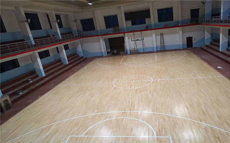 室內(nèi)柞木運(yùn)動地板怎么樣？