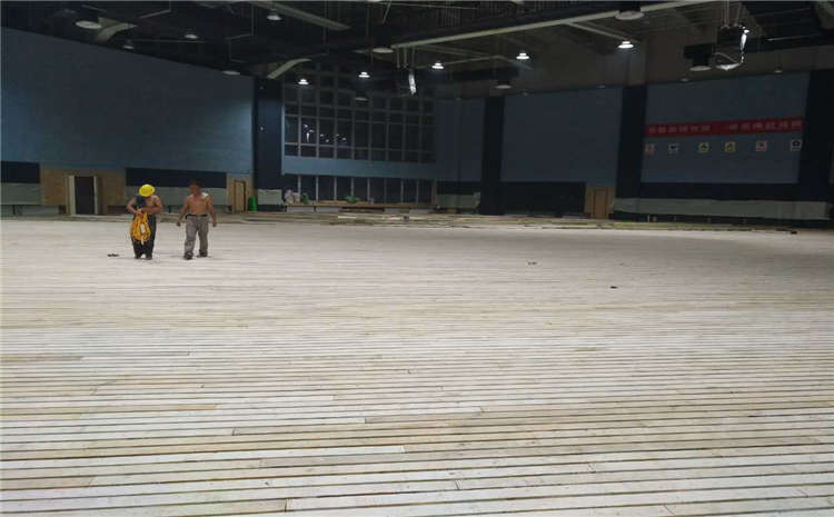 籃球木地板價(jià)格合理嗎？