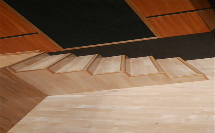 體育木地板如何翻新？