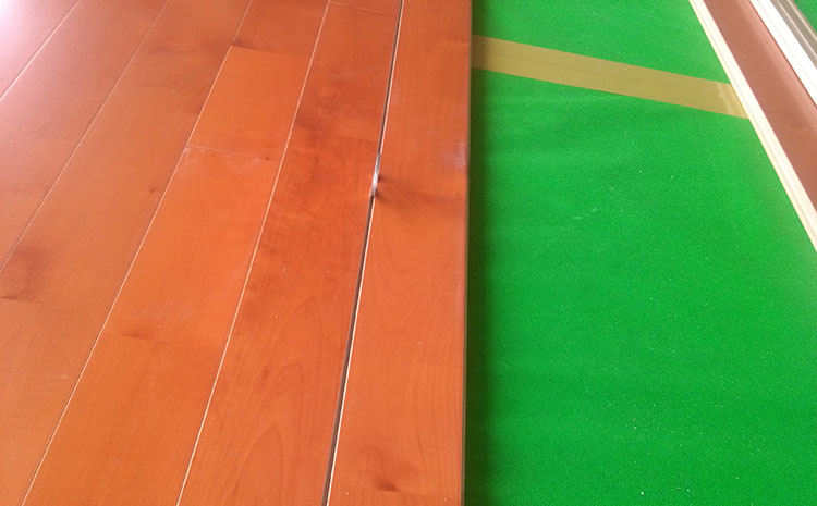 企口運(yùn)動(dòng)木地板