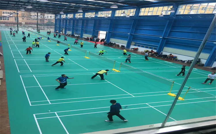 歐氏指接板運(yùn)動(dòng)籃球地板造價(jià)是的多少？