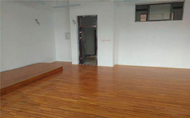 怎么判斷體育館運動木地板的質(zhì)量？
