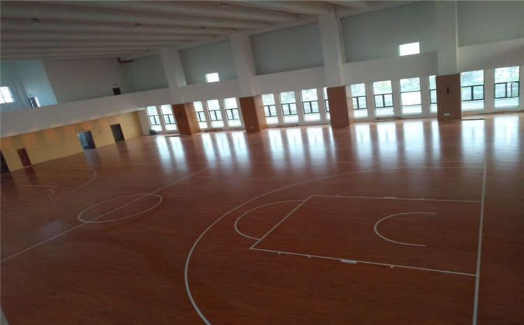 歐氏拼接板籃球場實木地板廠家去哪找？