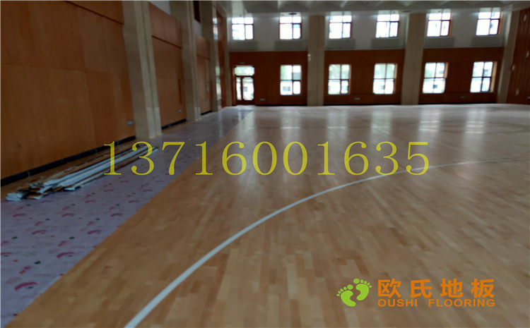 黑龍江雙鴨山籃球館運(yùn)動(dòng)木地板案例—?dú)W氏運(yùn)動(dòng)木地板廠家