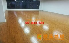 籃球場(chǎng)木地板日常保養(yǎng)應(yīng)注意諸多問(wèn)題